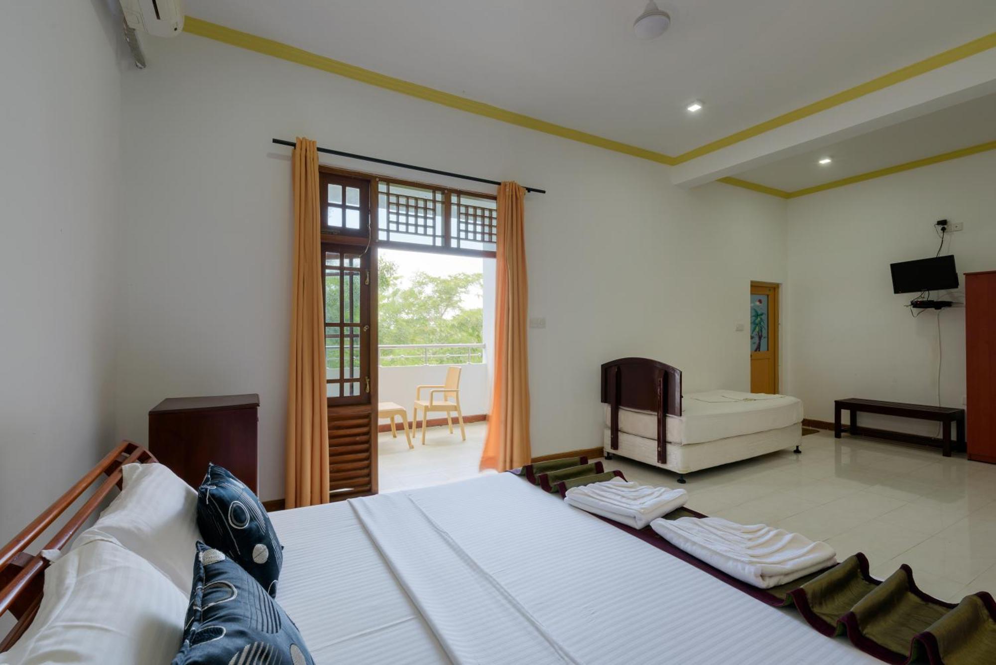 Hotel Sobana Lake Front Udawalawe Eksteriør bilde