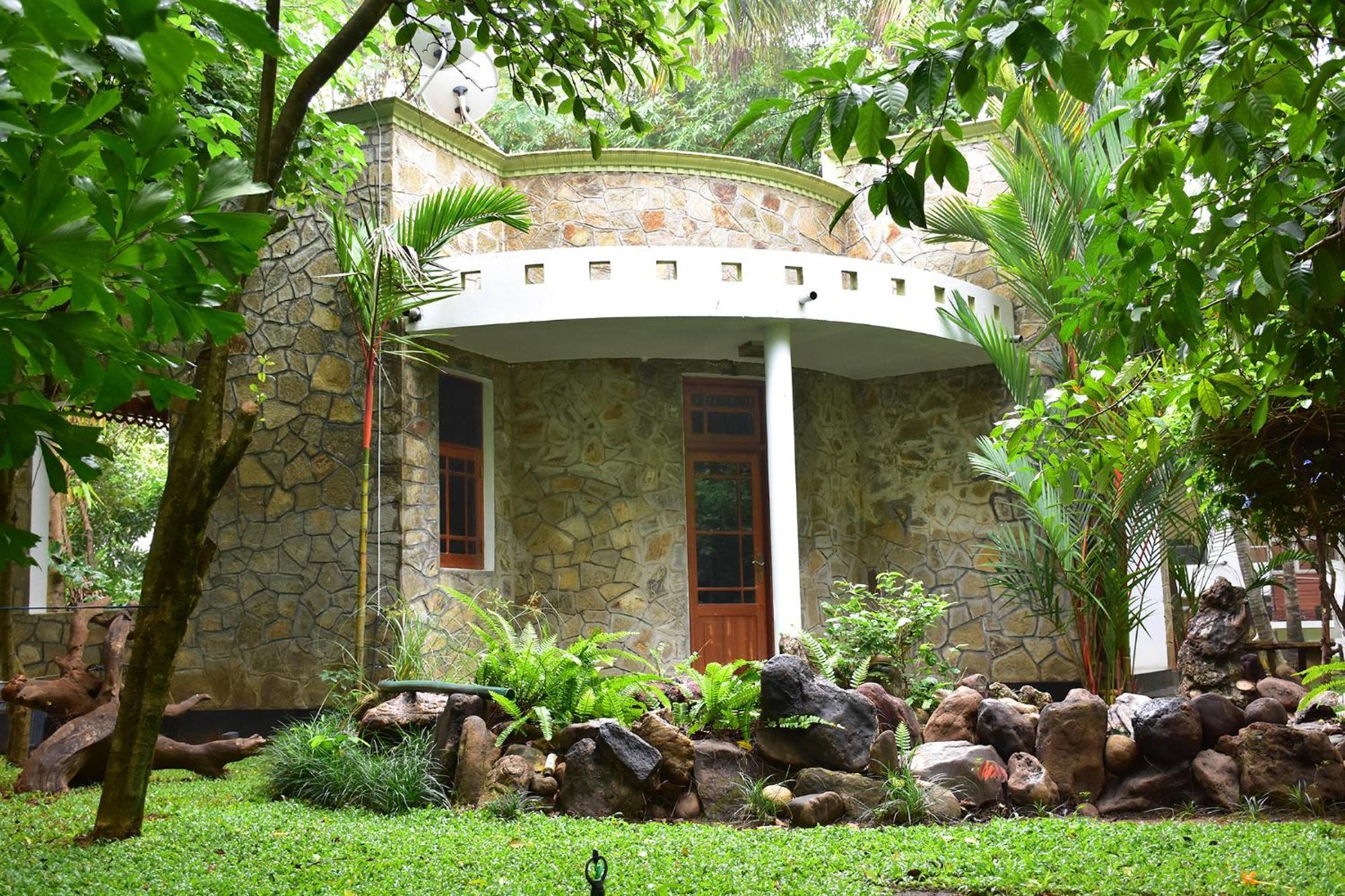 Hotel Sobana Lake Front Udawalawe Eksteriør bilde