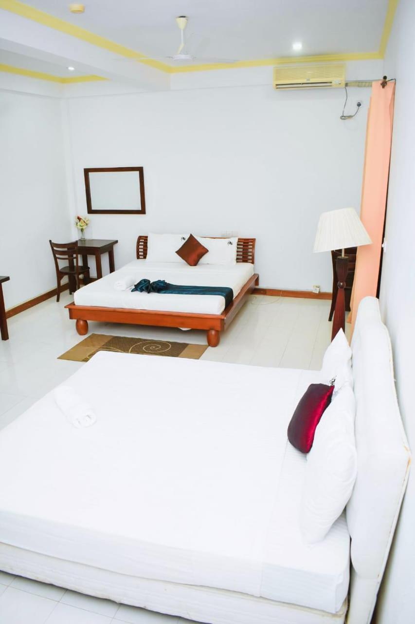 Hotel Sobana Lake Front Udawalawe Eksteriør bilde