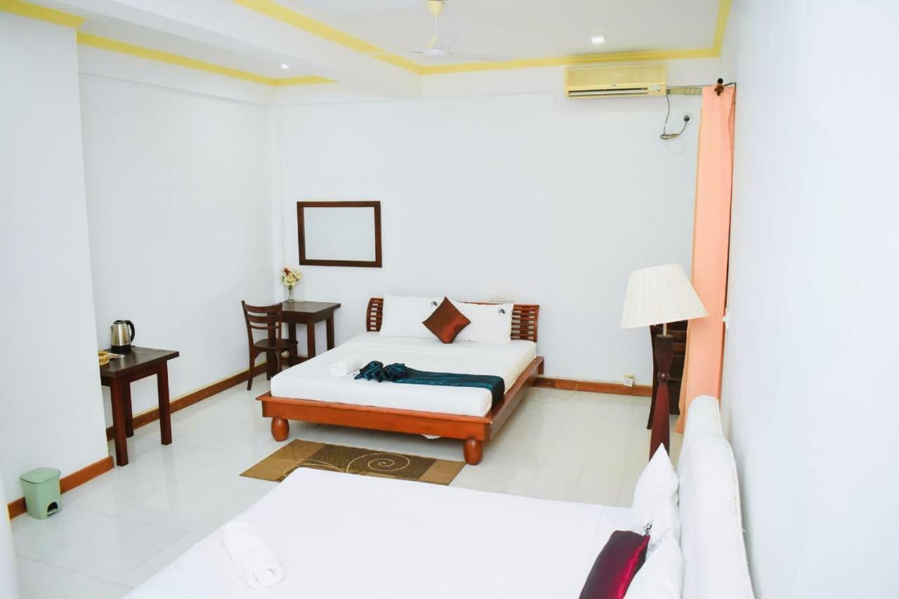 Hotel Sobana Lake Front Udawalawe Eksteriør bilde