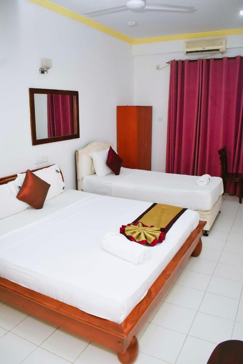 Hotel Sobana Lake Front Udawalawe Eksteriør bilde