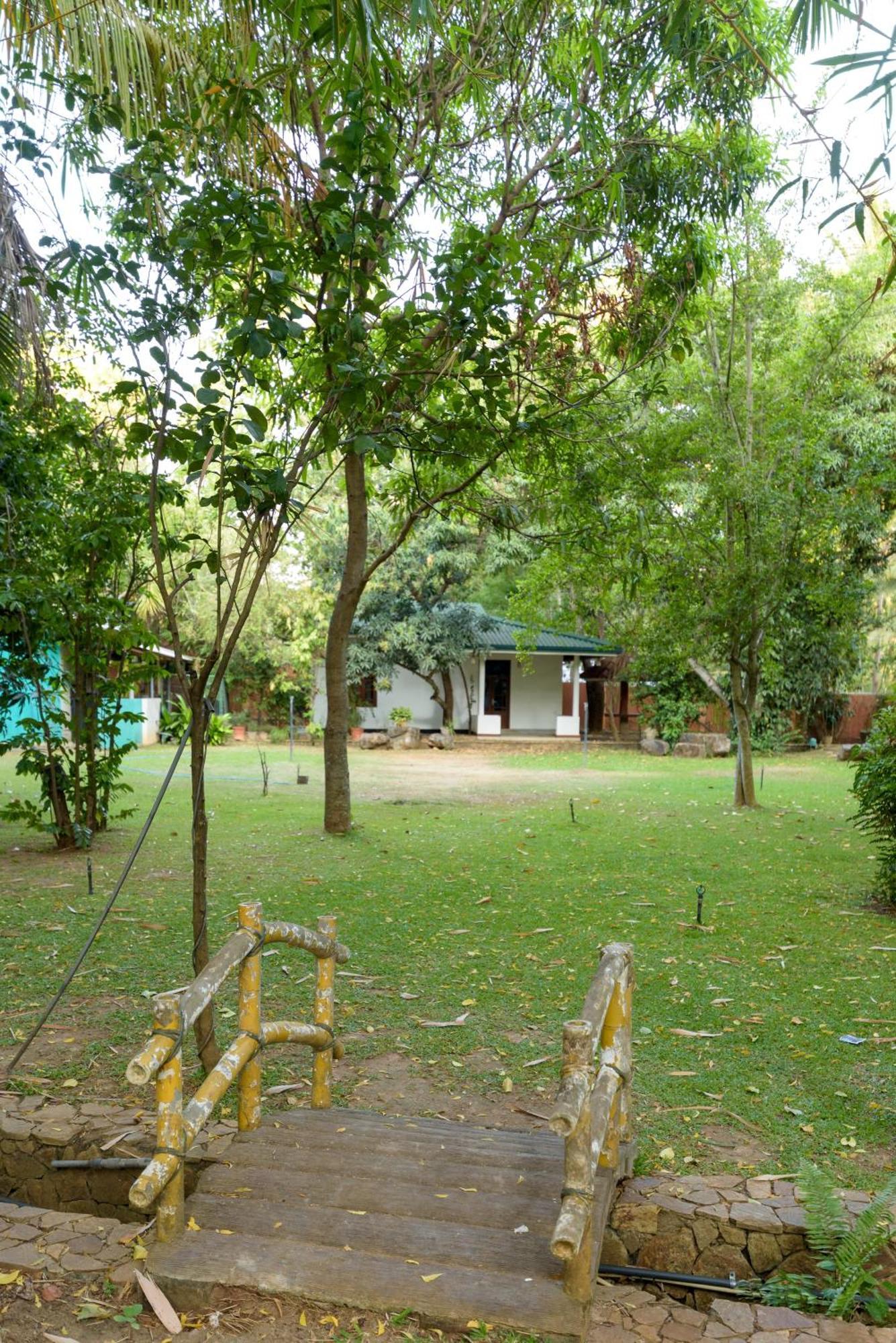 Hotel Sobana Lake Front Udawalawe Eksteriør bilde