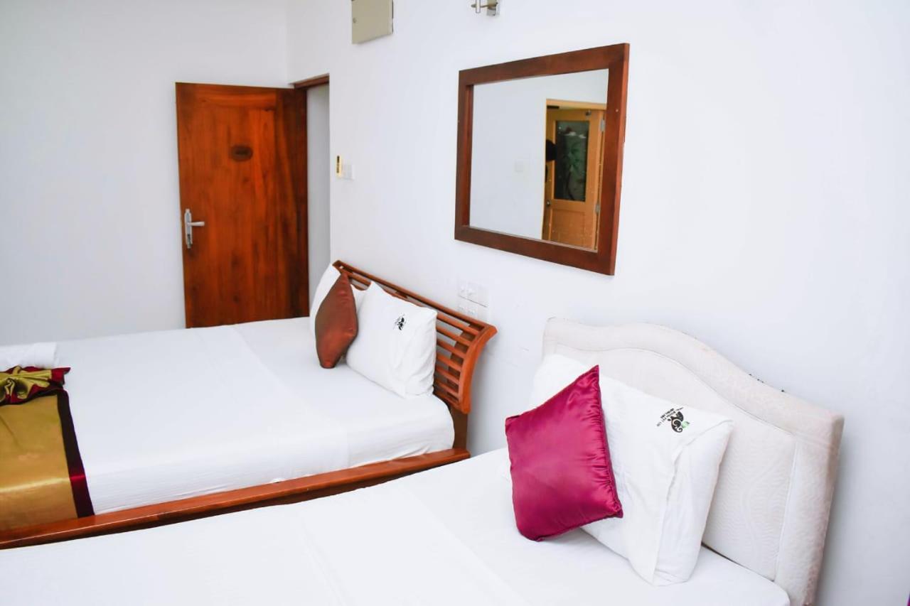 Hotel Sobana Lake Front Udawalawe Eksteriør bilde