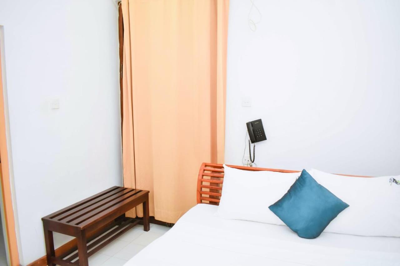 Hotel Sobana Lake Front Udawalawe Eksteriør bilde