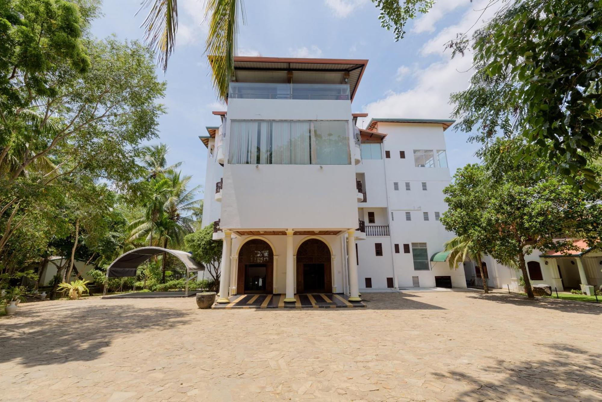 Hotel Sobana Lake Front Udawalawe Eksteriør bilde