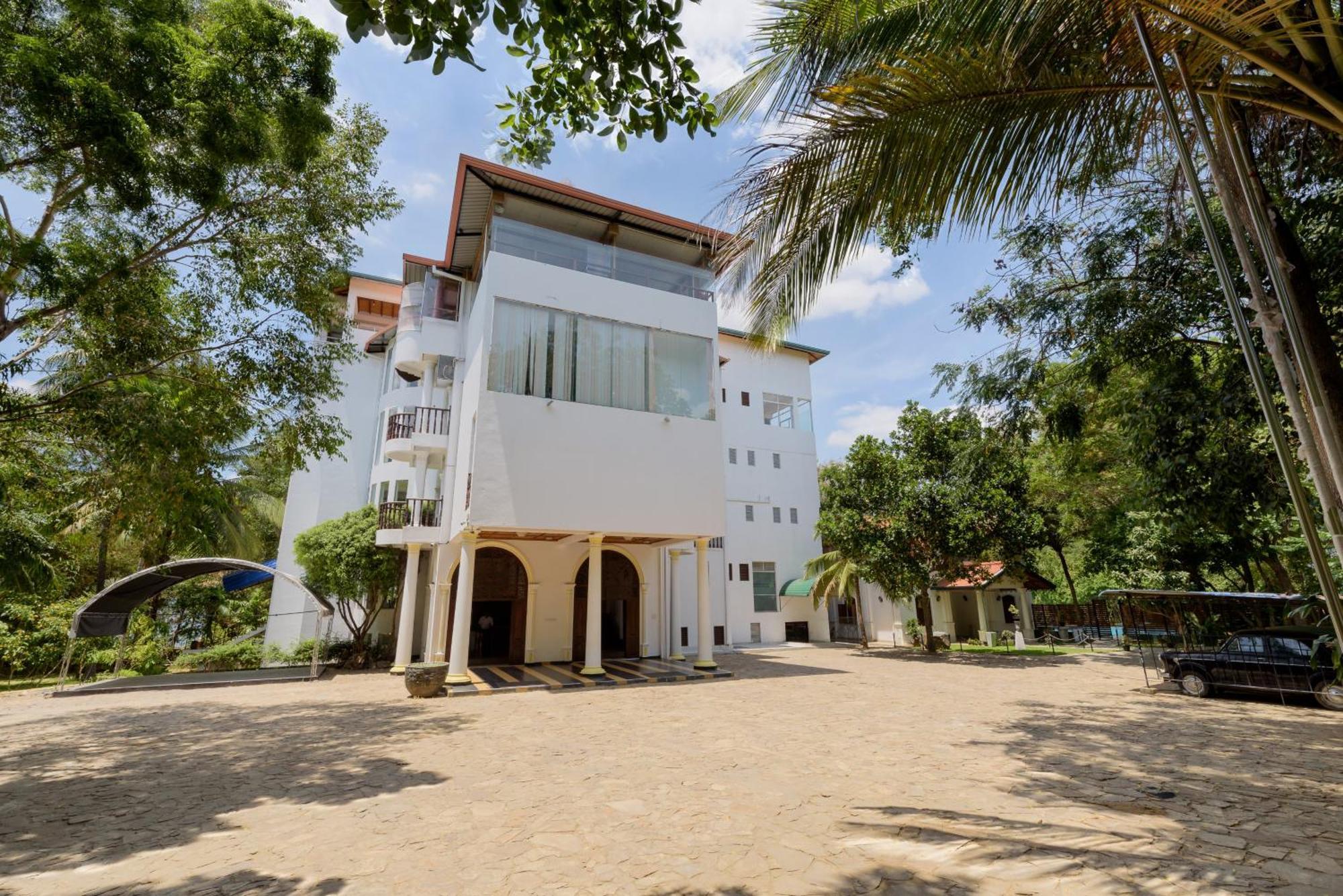 Hotel Sobana Lake Front Udawalawe Eksteriør bilde