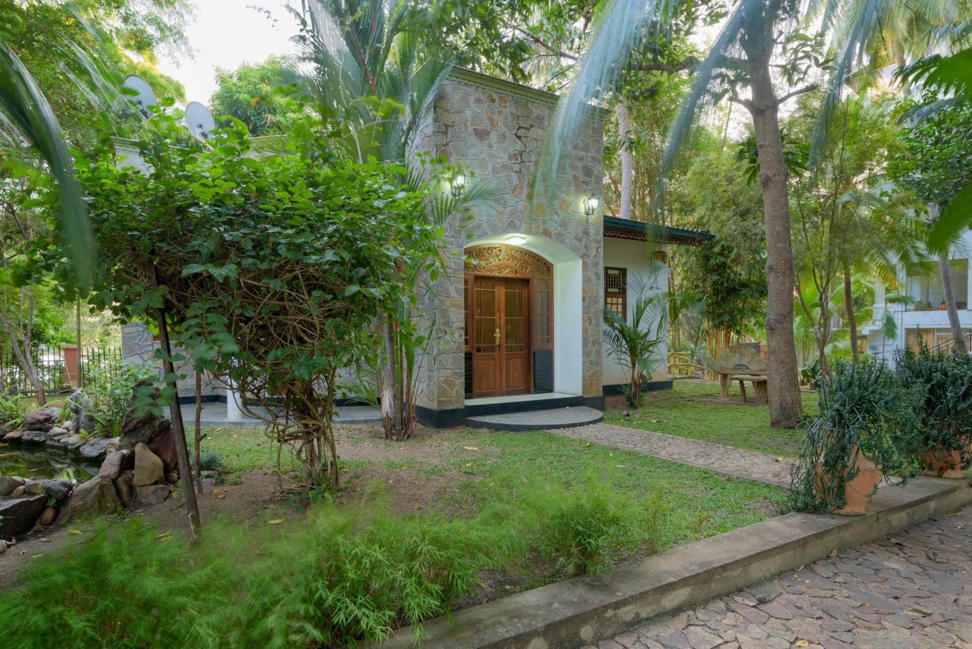 Hotel Sobana Lake Front Udawalawe Eksteriør bilde