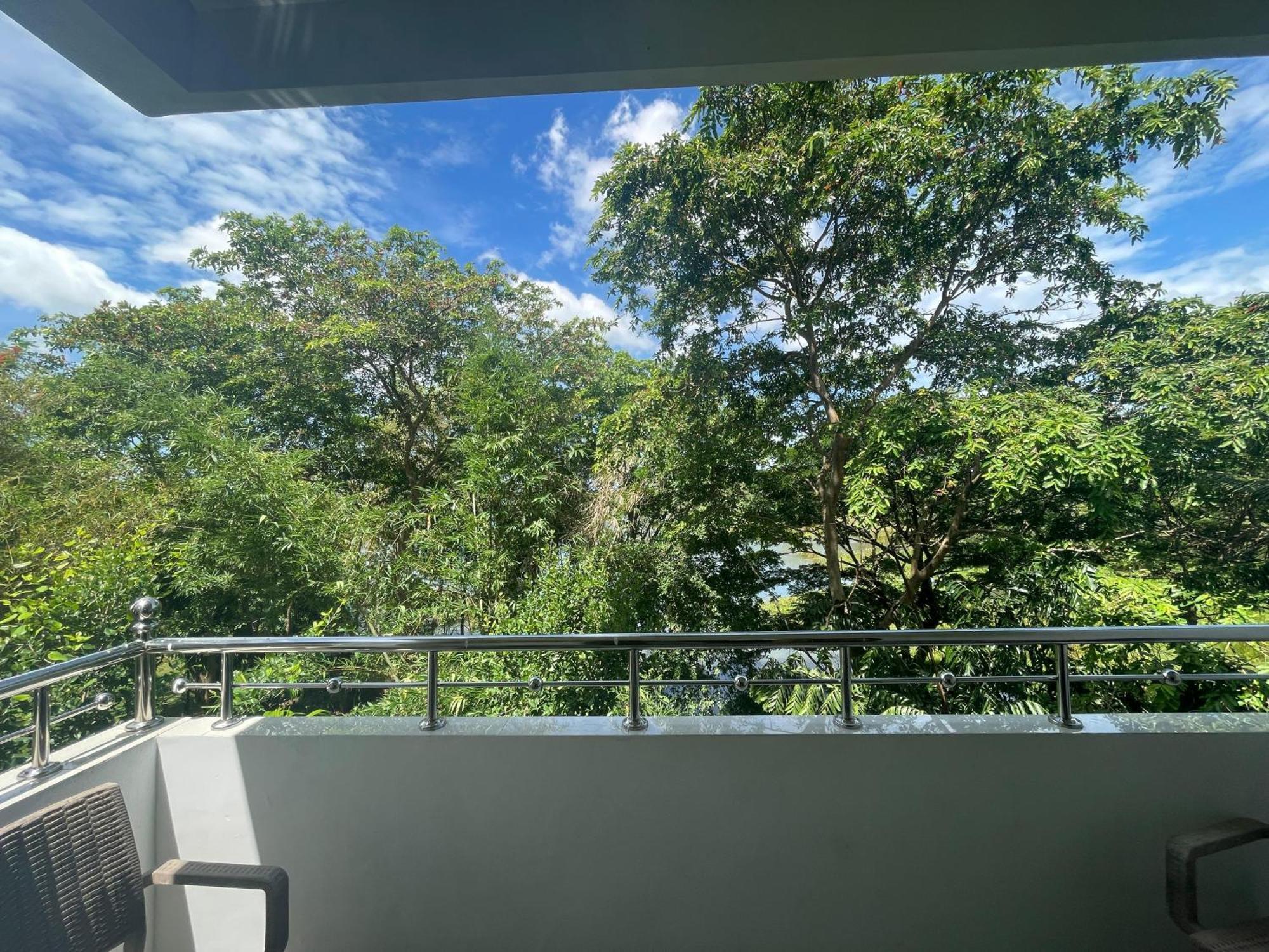 Hotel Sobana Lake Front Udawalawe Eksteriør bilde